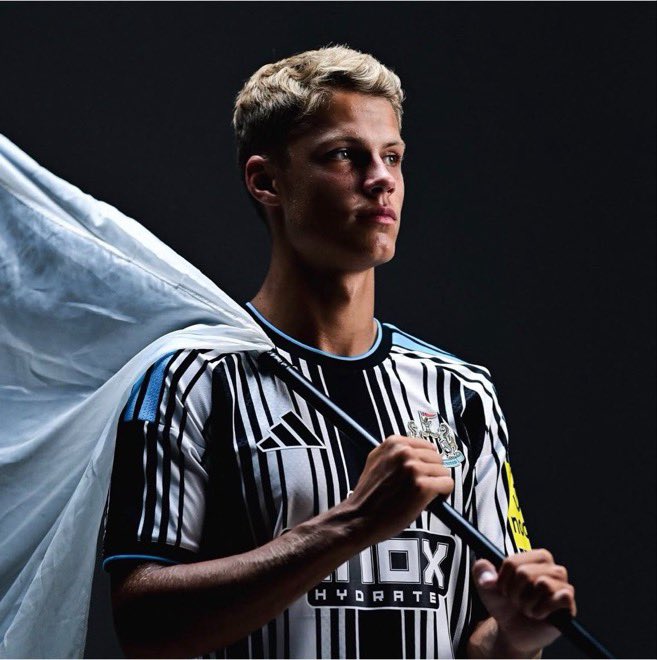 BSRobsonNE's tweet photo. 📊 STAT: Of the 30 players who started multiple Champions League matches as teenagers last season, THREE now play in Newcastle United’s midfield:

🏴󠁧󠁢󠁥󠁮󠁧󠁿 Lewis Miley
🇫🇷 Aladji Bamba
🇳🇱 Sean Steur

Future-proofed. 🌟 #NUFC https://t.co/uCtqFXLSfE
