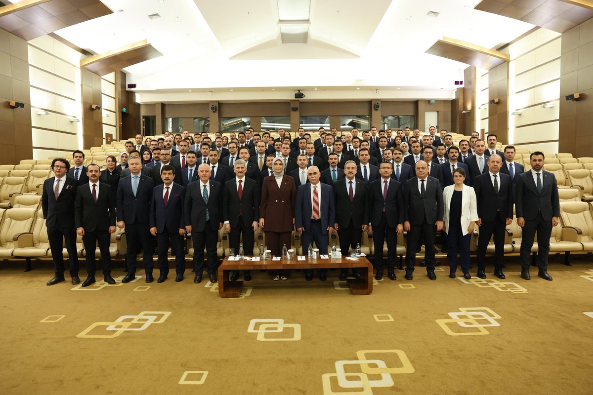 muhteremince's tweet photo. Mülki İdare Amirleri hassasiyet sahibi kişilerdir. 

Hassasiyetiniz; ülkesinin istiklali ve istikbalini, milletinin huzur ve güvenliği korumak, adaletin tesisini ve hukukun üstünlüğünü sağlamak olmalıdır.

111. Dönem Kaymakam Adaylarını Anayasa Mahkemesi’nde misafir ettik. https://t.co/Md4eY8FXVw