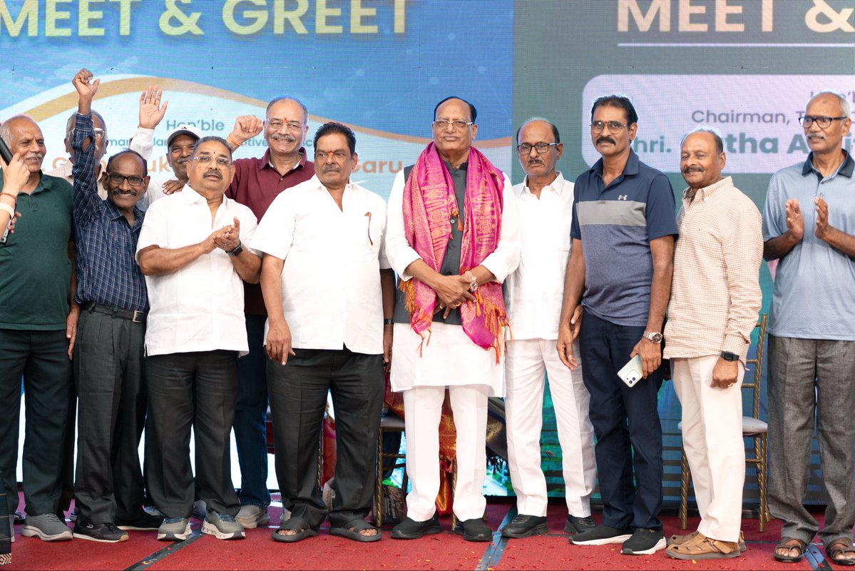 GuthaAmithReddy's tweet photo. ఈరోజు డల్లాస్ నగరంలో జరిగిన తెలుగు వారి ఆత్మీయ సదస్సుకు  మా నాన్నగారు, తెలంగాణ శాసనమండలి ఛైర్మన్ గౌరవనీయులు శ్రీ  @Gutha_Sukender గారితో కలిసి పాల్గొన్నాను. ఈ సందర్భంగా  మాపై చూపించిన ప్రేమాభిమానాలు మరువలేనివి.

#GuthaSukenderReddy #GuthaAmithReddy https://t.co/J9H1GW3sVh