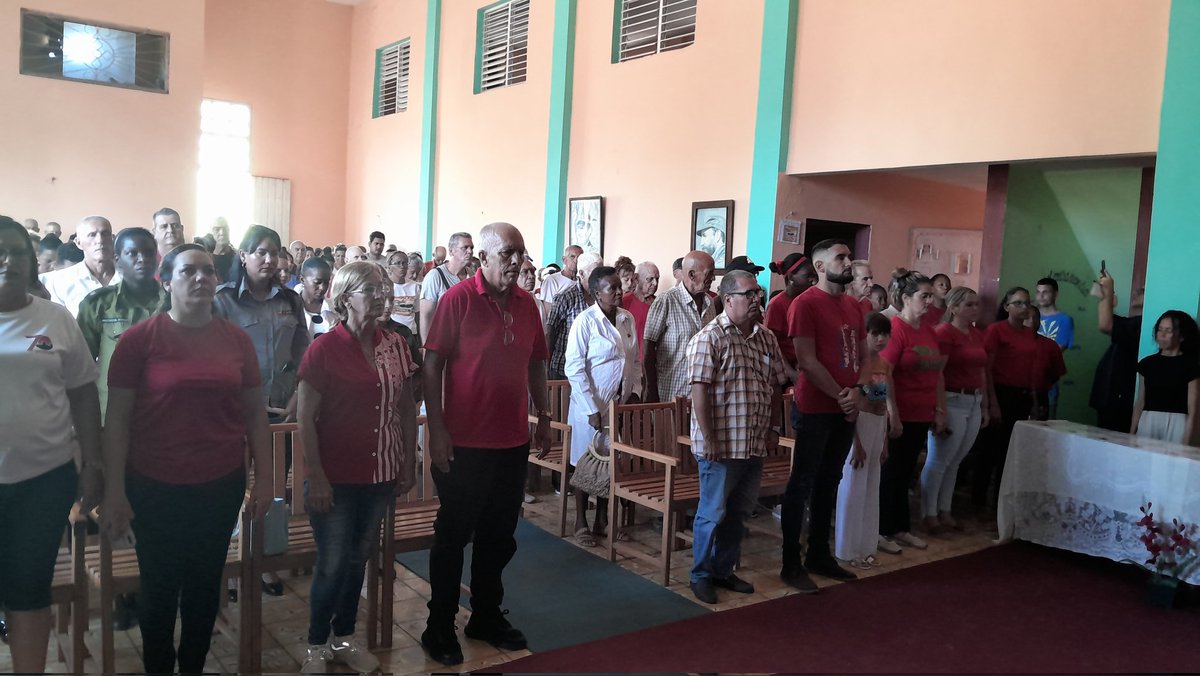 CardenasRi42722's tweet photo. "El Monacada nos enseñó a convertir los reveses en victorias". 
Los betancurenses presentes en el acto municipal en saludo al 26 de Julio.
#MiMoncadaEsMiPatria 
#MatancerosEnVictoria https://t.co/1DCI0RTQrK