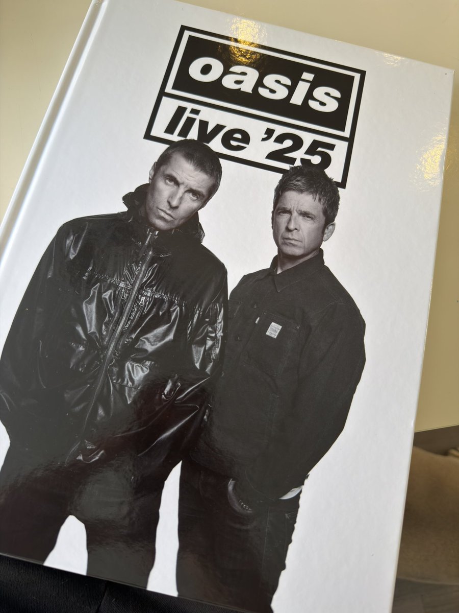 NeilML's tweet photo. Get in, just arrived @oasis @liamgallagher @NoelGallagher @scyhodotcom https://t.co/Amr5bNI5ym