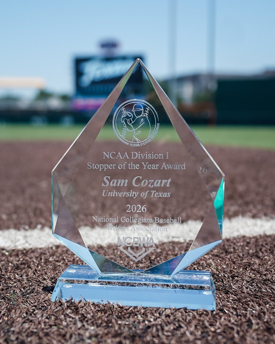 TexasBaseball's tweet photo. special delivery 🏆

#HookEm | @NCBWA https://t.co/c1srGZy0b1