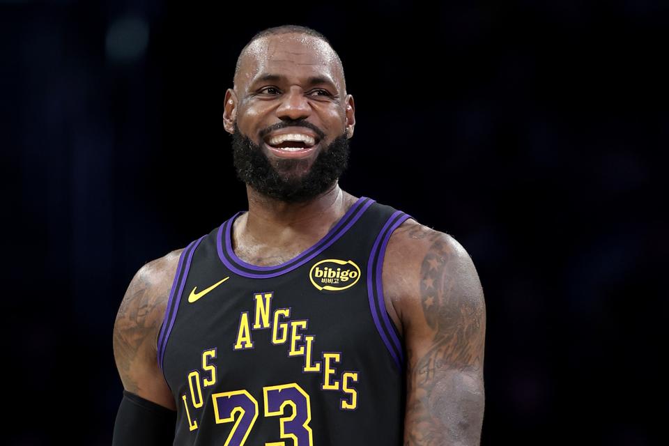 Forbes's tweet photo. LeBron James Will Join Philadelphia 76ers—Extending His Historic Career Another 2 Years
https://t.co/MjHN2JoyaN https://t.co/P0jno2SAgw