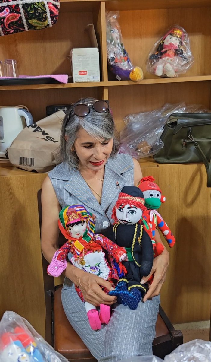 ZaferPartisi032's tweet photo. Isparta gönüllü annelerimiz ile buluştuk.El emeği ürünlerini inceledik ve her zaman için karşılıklı destek sözü verdik.
Yaptıkları ürünleri satarak ihtiyaç sahiplerine ulaştırıyorlar,bir kez daha minnettarız.
Zafer Partisi Isparta İl Başkanlığı
#anneler
#gönüllü https://t.co/lxn4vsnJ1C