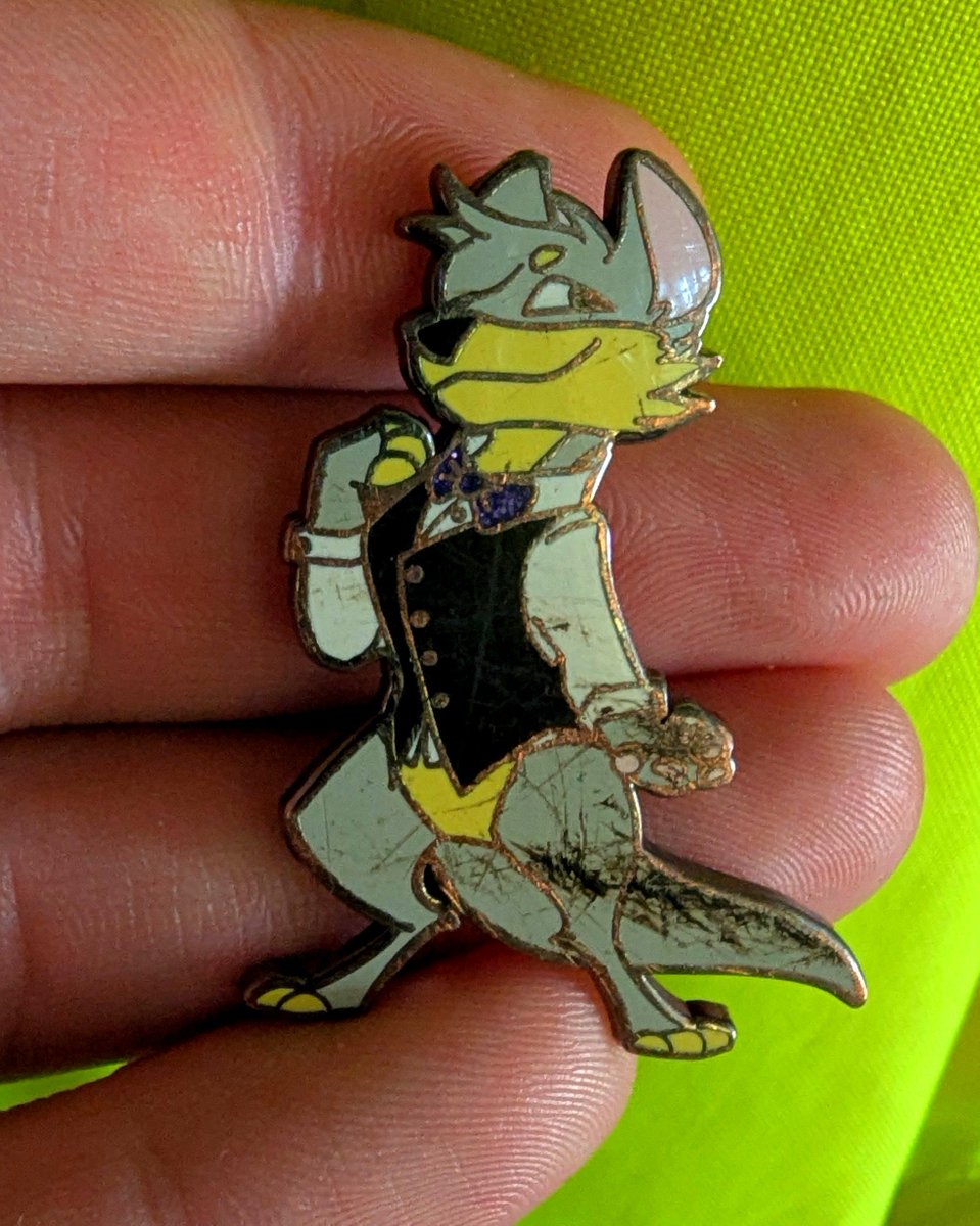 FayroeFox's tweet photo. Found this clearing out a deceased older relatives jewelery box. This is not something I ever gave them. No idea who designed, drew or even who's Fursona this is. https://t.co/iEt71545hN