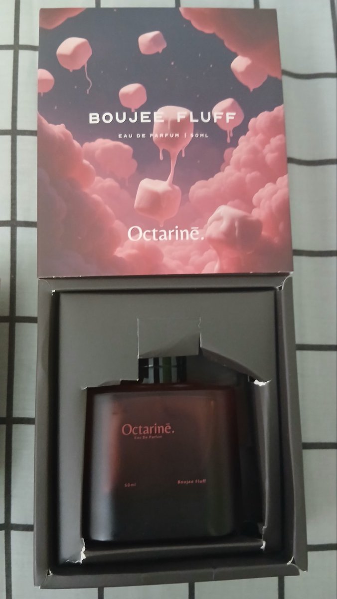 lightrainnnnn's tweet photo. ada yg mau parfum octarine ini ga? baru di spray 1x aja. aku jual 50k aja deh. baru banget cuma packaging nya aga rusak bawaan dari tokonya
#parfume #octarine #jualmurah https://t.co/OBcoQlJYPD