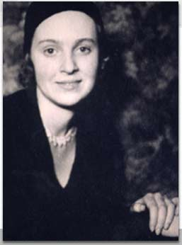 DrHelenFry's tweet photo. Marie Claude Vaillant Couturier, French Resistance fighter and Auschwitz survivor, gave a powerful testimony at the Nuremberg Trials, exposing the full horror of Nazi atrocities.

After the war she became a prominent Communist politician in France and died in Paris in 1996. https://t.co/VLWBW3e29g