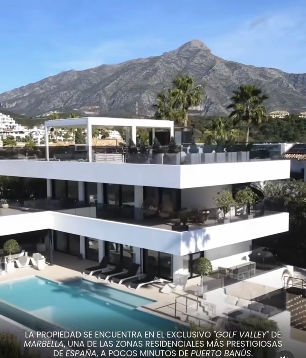 GotMalaga's tweet photo. Así es la espectacular mansión de Erling Haaland en Marbella☀️

La propiedad, valorada en 6M € cuenta con cerca de 2.000 m2 entre parcela y superficie construida. Está situada en una exclusiva urbanización privada, considerada una de las zonas más exclusivas de la Costa del Sol. https://t.co/hf1BylglZ9