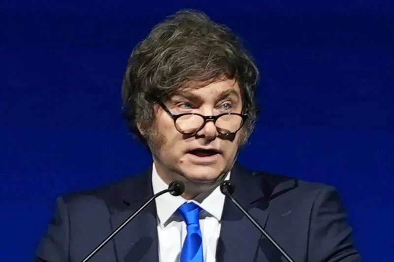 Delateinews's tweet photo. ⚠️AGORA: Milei desembarca hoje em São Paulo para participar da convenção do PL que lançará a pré-candidatura de Flávio Bolsonaro https://t.co/EqXWYQJied