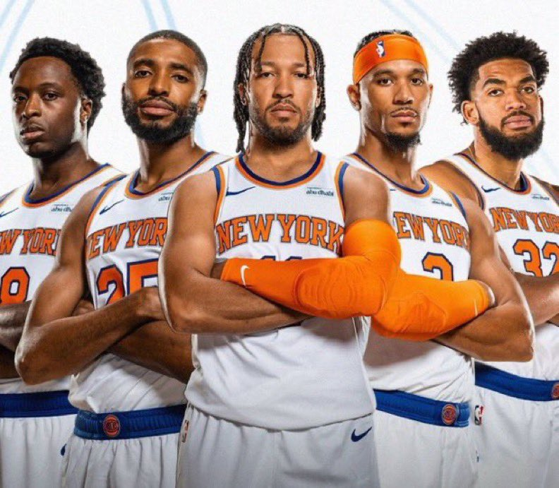 finallynewyork's tweet photo. imma let you finish but the knicks have the best starting 5 in the world. https://t.co/GlOueztbFv