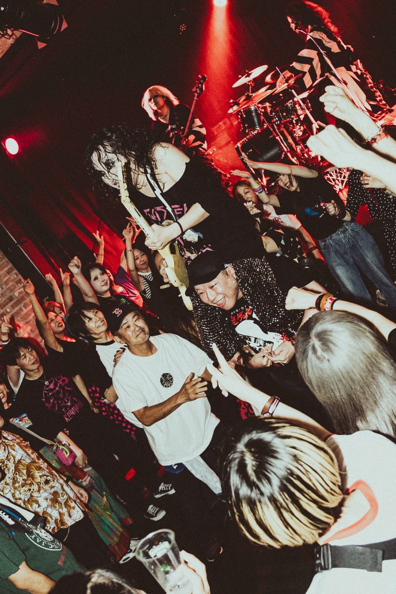 KubihuriDolls's tweet photo. ◤ Thank you for coming!!! ◢

▫️7/24(金) 荻窪TOP BEAT CLUB

KiNGONS × 首振りDolls × JOHNNY PANDORA
"DANCE DANCE DANCE REVOLUTION TOUR"

遂に始まったぜ、ダンレボツアー。
東京のみんな次は横浜にも必ず遊びに来てね。
でも明日の宇都宮も待ってるぜ。
新曲どうだった？もっと飛び跳ねて踊ろうぜ。沢山聴いてくれよな。