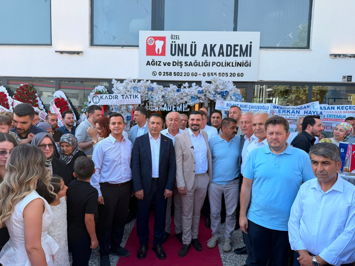 erdogan_ugr's tweet photo. 🎉🏢 Her geçen gün daha da büyüyen #Denizli'mizin ve üyelerimizin her zaman her yeni girişimlerinde yanındayız. 🤝💙
🦷✨ Özel Ünlü #Akademi Ağız ve #Diş Sağlığı Polikliniği'nin #Tavas İtfaiye Caddesi'ndeki #yeni şubesinin açılışını gerçekleştirdik. 🎀✂️ https://t.co/u395uIn1C7