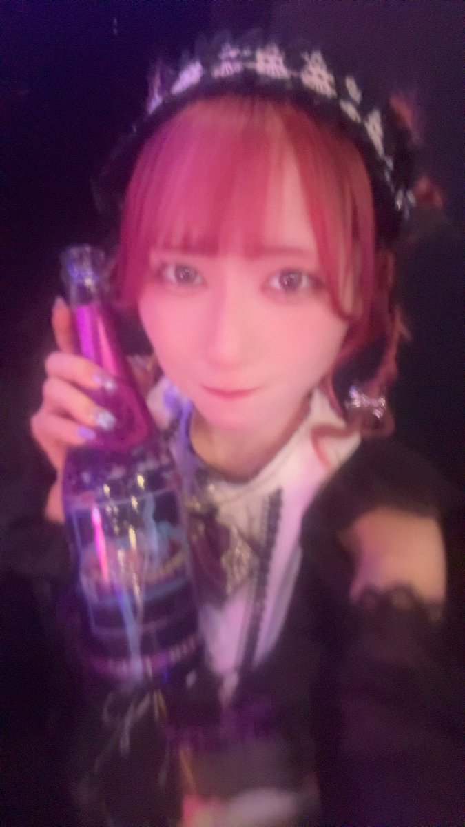 092_bea's tweet photo. もはやぼやぼやすぎて、加工とかの概念がない。
今日も予定出勤ありがとうでした💖
毎日頑張ってるからね、たまには夜遊びしちゃってもいいんですよ。

たまの夜遊びの相手に選んでもらえたのがすごく嬉しかった‼︎
たくさん話せて楽しかったね😈🎶

#コンカフェ　#コンカフェ嬢　#コンカフェ営業 https://t.co/aNiaS09vUl