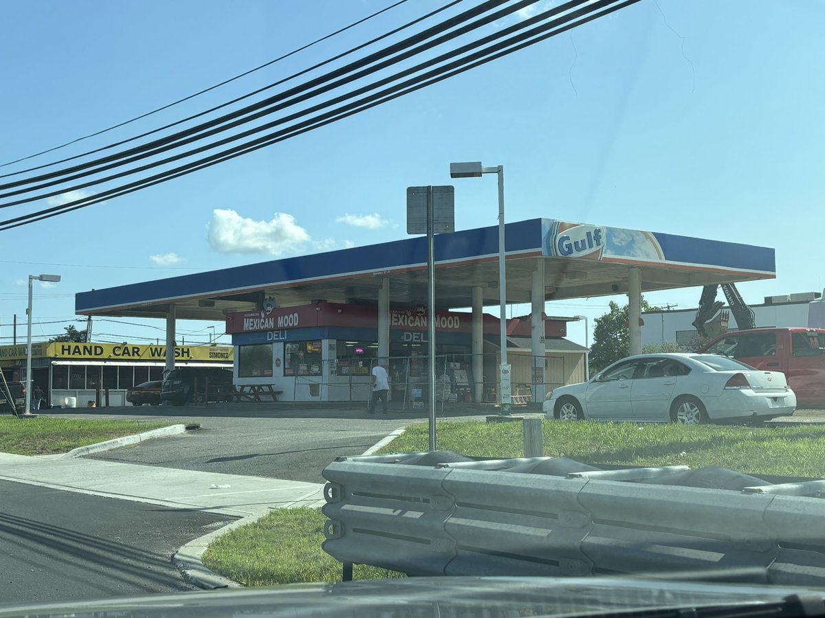 millymichaela's tweet photo. The final boss bodega: Kosher Mexican Delicatessen gas station &amp; hand car wash https://t.co/JQ0pB7ovg6