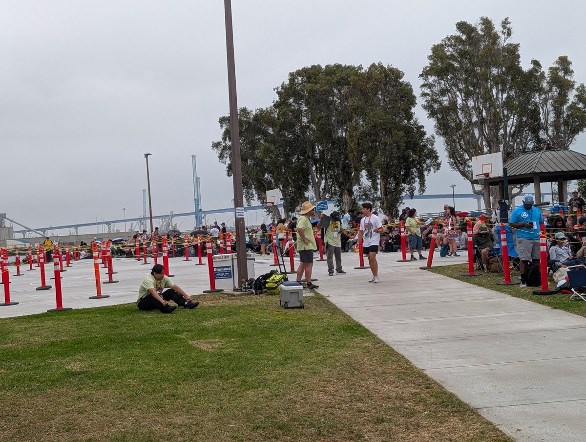 Hall H Line @ SDCC tweet media