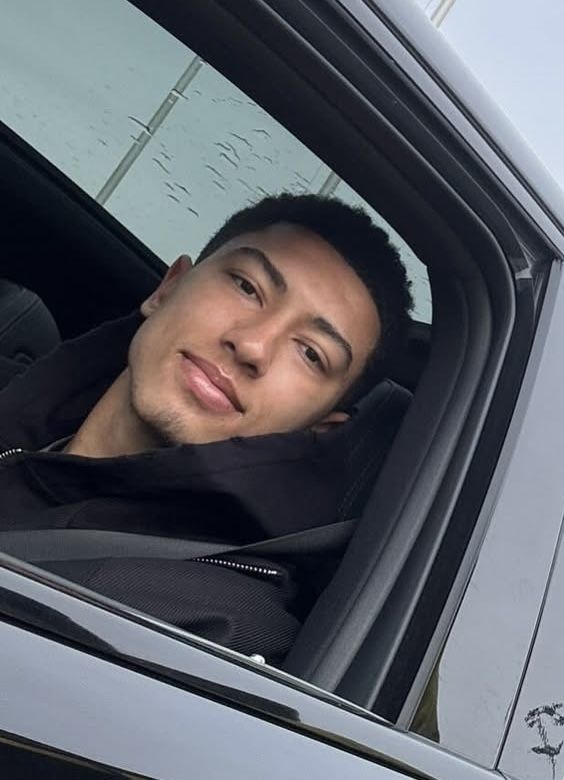 assadtits's tweet photo. e esse coitado aqui que mora dentro de um carro tadinho https://t.co/KqTSrPCgzc