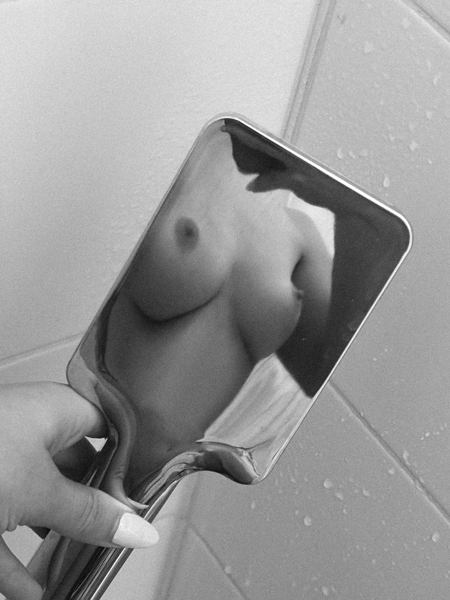 Aesthea_muse's tweet photo. Est-ce que j’ai jouis avec ce pommeau de douche juste après ? 🙂‍↕️ https://t.co/czWEVXx8EZ