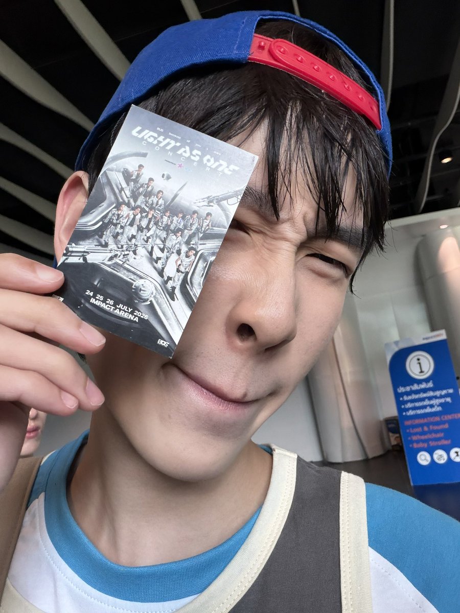 peem_veeravit's tweet photo. มาคอนบัสครับ 
ชอบบัสครับ
ฟังพี่ไทยร้องแล้วน้ำตาซึมครับ🥹
กลับบ้านครับ https://t.co/pFPlotuy8f