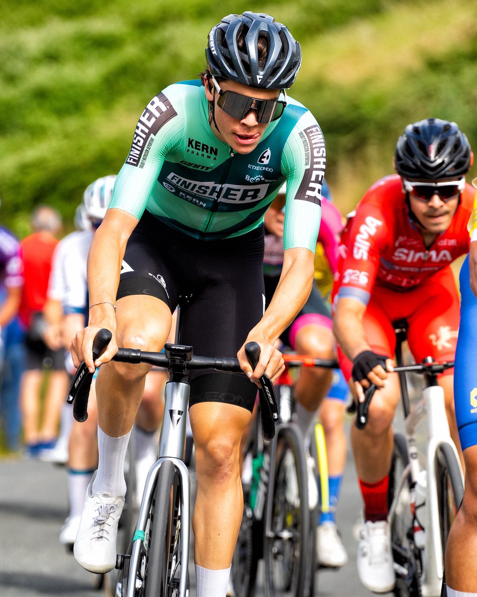 EqFinisher's tweet photo. 💪🏻 Buen rendimiento colectivo en el cuarto parcial de la #VueltaCyL 

🟢 Ismael Goñi (7º), que también fue protagonista desde la fuga, arropó a Simone Galbusera (12º), cuarto en la clasificación general, finalizando dentro  del reducido grupo que se disputó el triunfo https://t.co/VvQGcnLocc