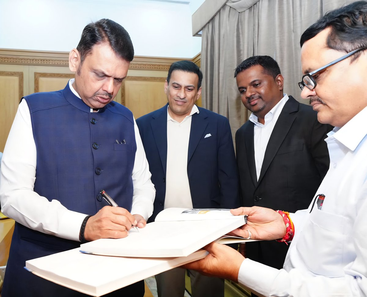 mahanriconnect's tweet photo. 232 leaders. 139 cities. 50 countries. One shared identity. On Hon CM Shri @Dev_Fadnavis Ji's 56th birthday, the global Maharashtrian diaspora came together in form of "Voices of Global Maharashtra" curated by #MahaNRIConnect

🌐 https://t.co/hkx5unXeuO

#HBDDevabhau https://t.co/u4qyeonynK