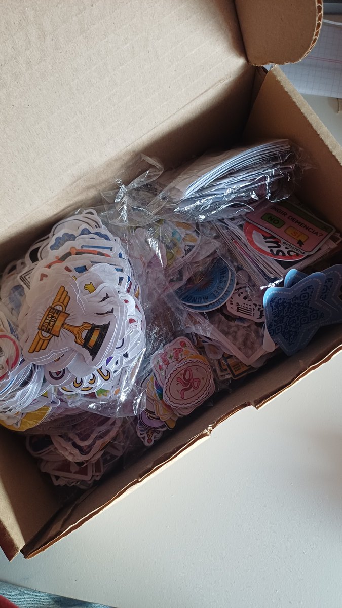 ANSI3DA7's tweet photo. Hola vendo stickers baratos quien quiere https://t.co/LzTZ5mHdtv