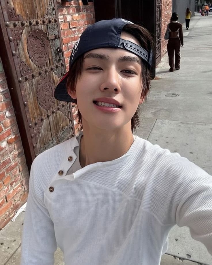leehakis's tweet photo. me &amp; my baby ⋆˚࿔

#CoerSelcaDay #COSD #SEONGHYEON #CORTIS https://t.co/YxILEVFUOK