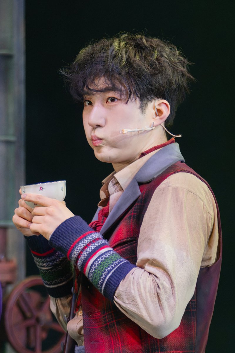 aBBBK_'s tweet photo. 260628 밤 매드해터
스페셜 커튼콜
<이해가 되기도 하는 것 같기도 하다 part1>

노아 #조환지 https://t.co/K28w1Eunvw