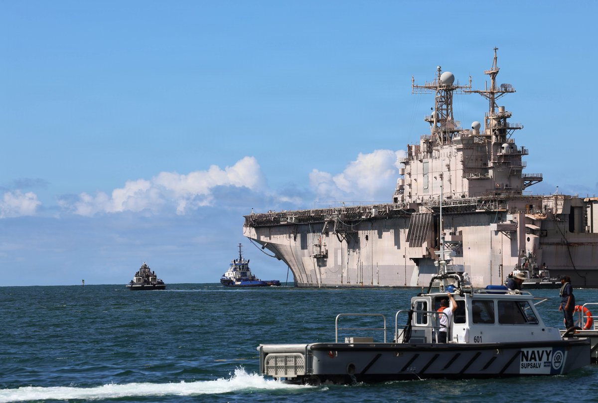 USNavy tweet picture