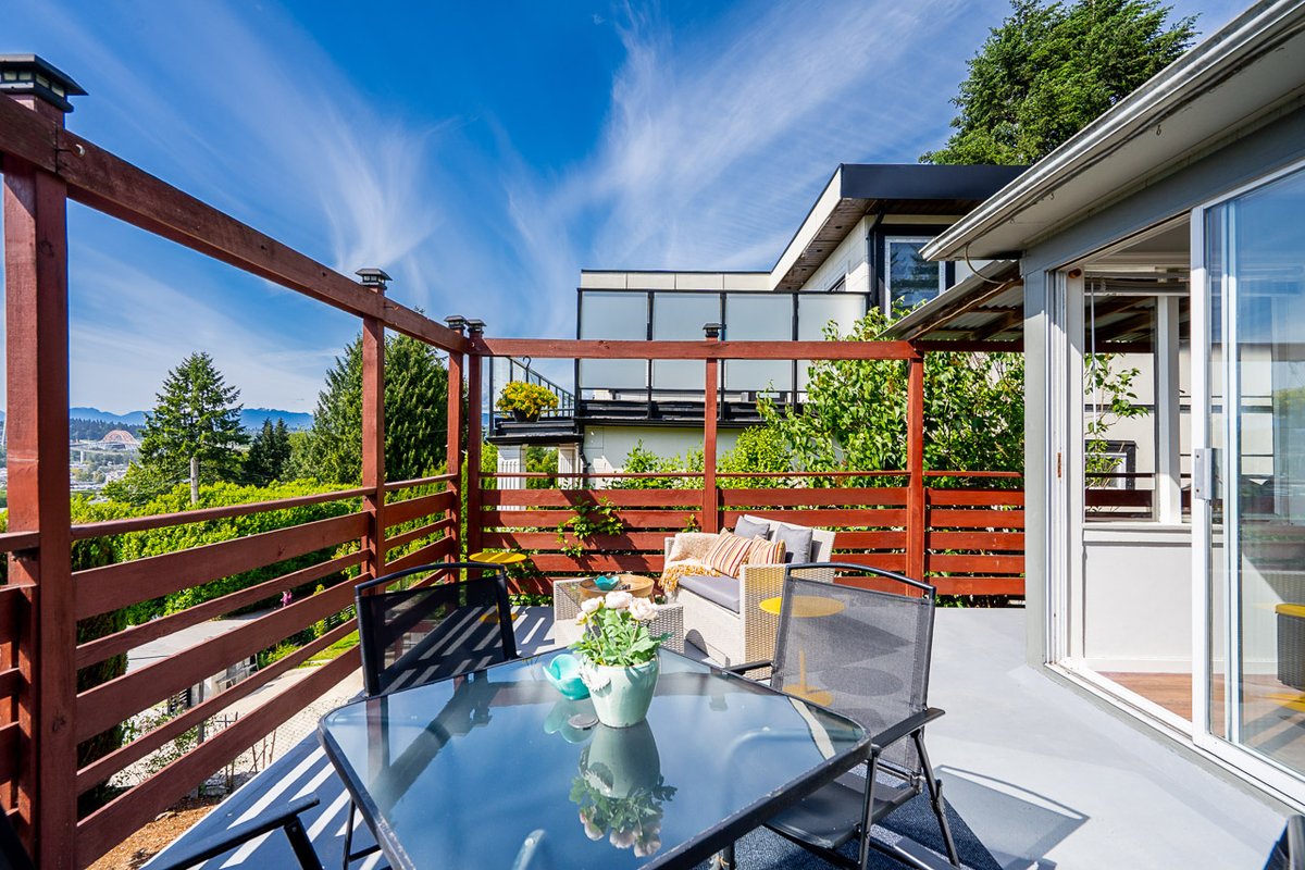 your_hometeam's tweet photo. #NewPrice – 10482 125A St $1.048m – GREAT VIEW &amp; SUNSETS ! Perched on a quiet hillside, this charming rancher with full walk-out lower level offers stunning bridge &amp; mountain views, and endless potential. OPEN 2:30-4pm July 25th:
https://t.co/Hb1uWvQf1b https://t.co/BMLTUfuGcO