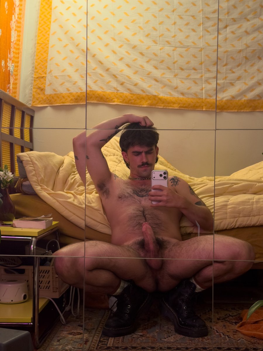 plutosinferno's tweet photo. got a fat cock in some fat docs😈 https://t.co/et1YKAVmYD