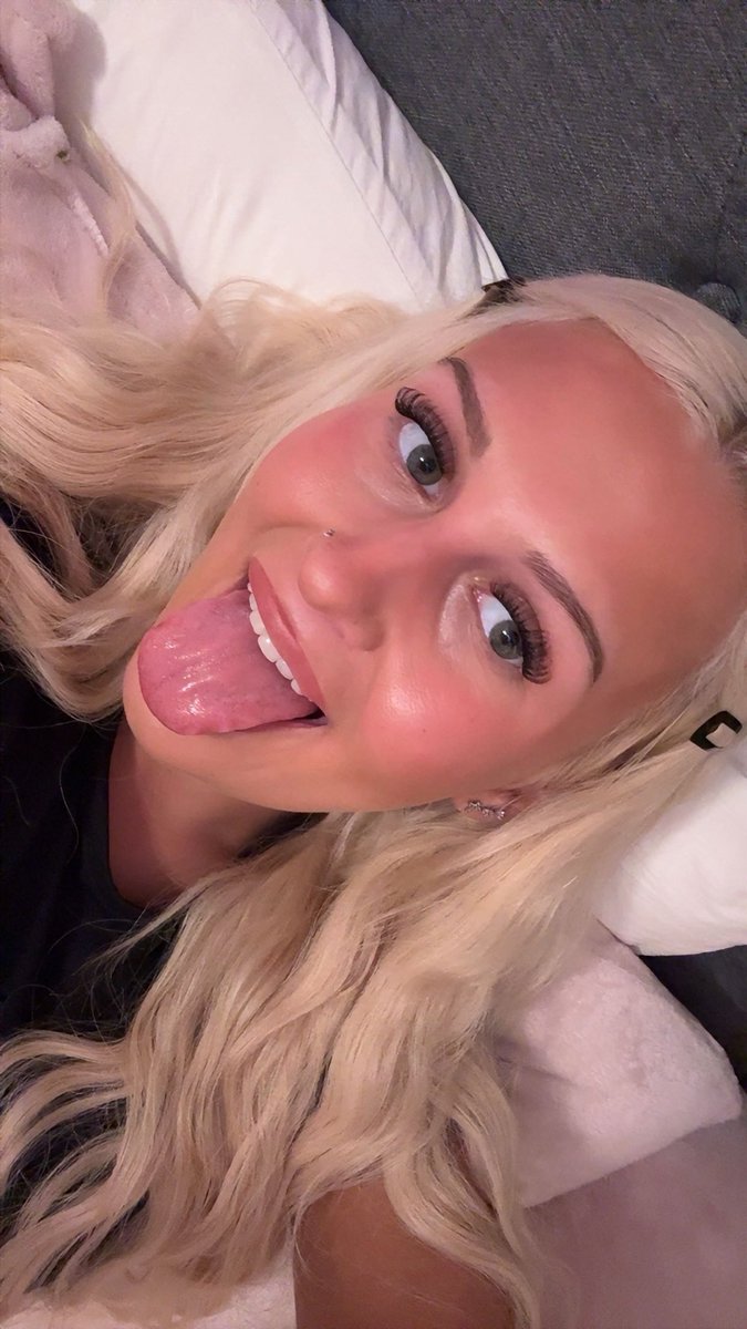 giveittogigi's tweet photo. Unattainable but you still chase me https://t.co/uZwOHUtObQ