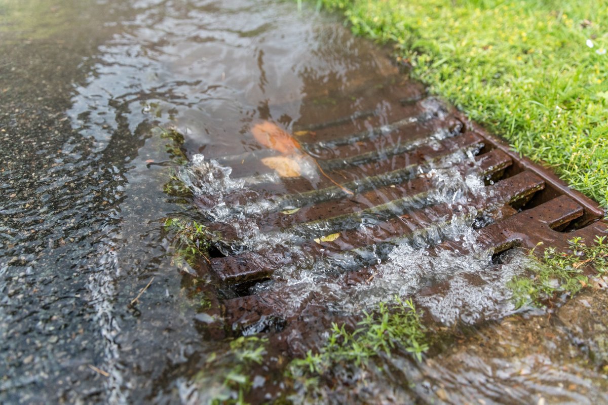 PennDOTNews's tweet photo. Heavy downpours can overwhelm drainage systems, which are a shared responsibility between PennDOT, municipalities &amp; property owners. Do your part by limiting debris washouts on your property (including driveways). Report drainage issues on state roads via https://t.co/3VZpgBED59. https://t.co/0qqOtRM8Kq