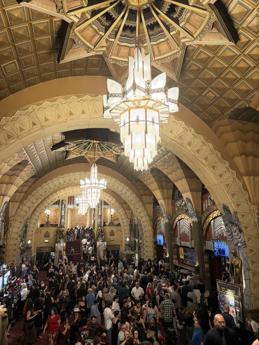 JustinHou9's tweet photo. Phantom of the Opera in PANTAGES of Hollywood https://t.co/jPZ1sP1N2O
