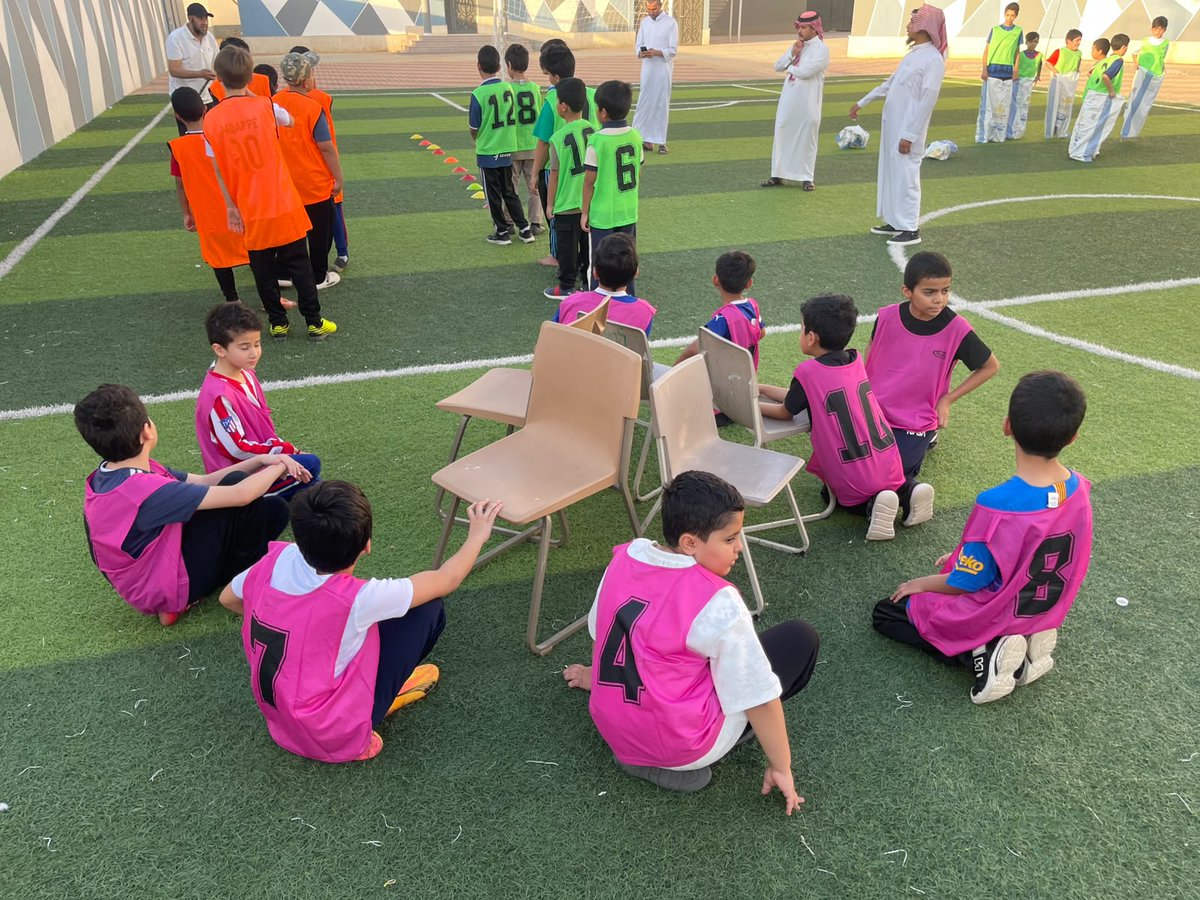 majd_aloloum's tweet photo. البرنامج الرياضي🥇 
أحد فعاليات النادي الصيفي #بمدارس_مجد_العلوم_الأهلية، يهدف إلى تنمية اللياقة البدنية، وتعزيز روح الفريق، وغرس قيم التعاون والتنافس الشريف في أجواء ممتعة وآمن
@majd_aloloum https://t.co/zgcRoVePRr