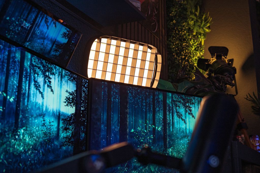 elgatoDE's tweet photo. Focus Grid fokussiert das Licht von Key Light Air MK.2 genau dahin, wo du es willst. Für Akzente, Tiefe im Bild oder moody Lighting.

Jetzt erhältlich: https://t.co/9R3FSItE2h https://t.co/eFzMdtoV9J