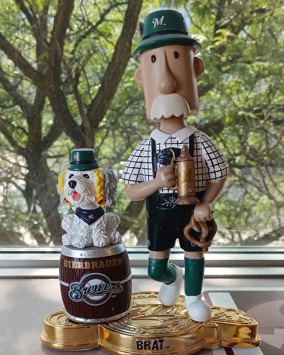 BobbleheadHall's tweet photo. Prost to Milwaukee’s Germanfest! 🍻🇩🇪 Celebrate the city’s rich German heritage with us—our museum is just a short stroll from the festival grounds. Stop by to see our unique collection of German-inspired bobbleheads, including one of our favorite racing sausages! https://t.co/a9e3KPRPTg