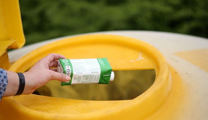 A9Trafic's tweet photo. 100 % des aires du réseau #VINCIAutoroutes sont équipées d'un dispositif de collecte sélective. Trier permet de donner une nouvelle vie aux #déchets. Qu’ils soient recyclés ou valorisés pour produire de l’énergie, les déchets ont une valeur ! #A9 https://t.co/JO9jegtrgs