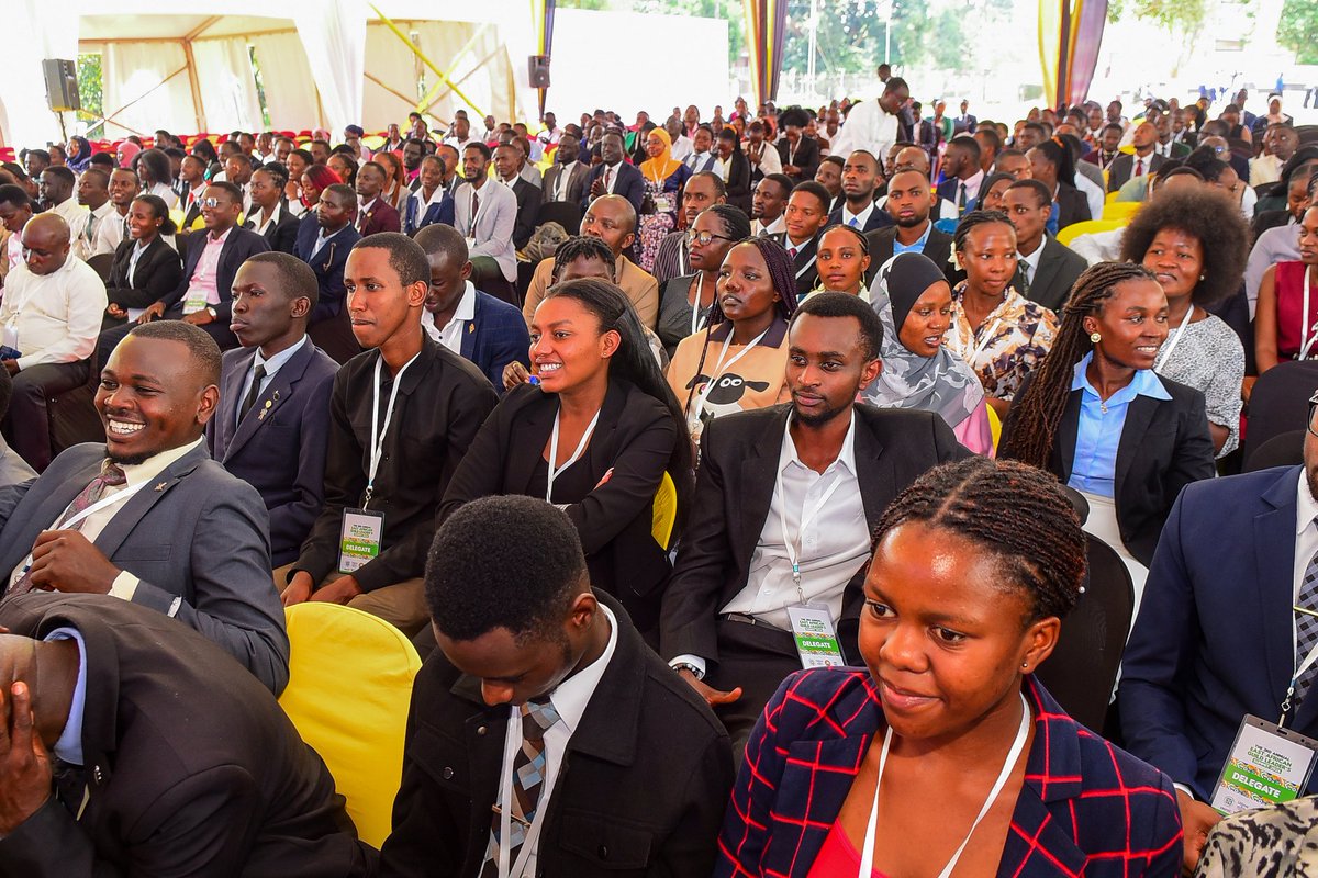 abeson_alex's tweet photo. The @jumuiya integration cannot only be left to our political leaders while young people are watching. It is an intergenerational mantle. We must own it & walk the talk as young people. Thanks to @GPLAcademy for bringing us student leaders together in the #Guildleaderssummit. https://t.co/VlFbZ6i7AP