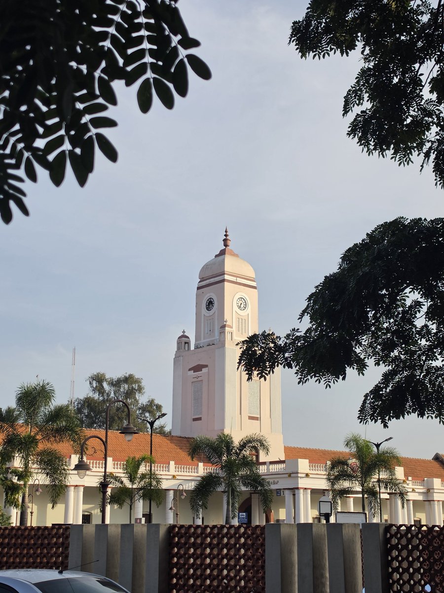 gow7hamgk's tweet photo. Photo Challenge: Buildings

Lines, shapes, textures, and design. Show us a building that caught your eye.

#MysuruRailwayStation #Mysuru #Theme_Pic_India_Architecture https://t.co/rWKmhElAtZ