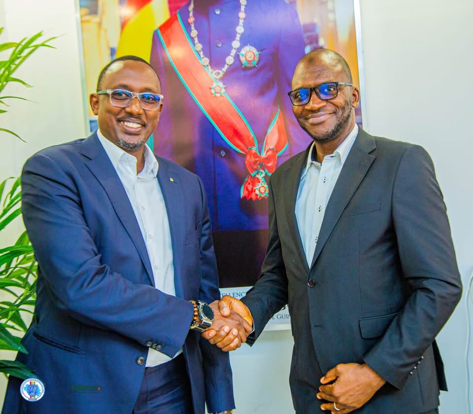 Cooperation_RW's tweet photo. 🇬🇳 🇷🇼 Lors de sa visite de travail en Guinée, une délégation rwandaise conduite par le CEO de Rwanda Cooperation, @RNiwenshuti1 , accompagné de  S.E.
@mikesebs  , ambassadeur du Rwanda en Guinée, a rencontré la Direction Générale du Contrôle des Marchés Publics (DGCMP).  

La délégation a échangé avec le Directeur Général, M. Mamy Traoré, afin d’examiner les progrès réalisés dans la mise en œuvre du projet TELEMO, la plateforme numérique de gestion des marchés publics, d’évaluer son impact opérationnel depuis son lancement et d’aborder les principaux défis liés à sa mise en œuvre. 

 Cette rencontre a réaffirmé l’engagement des parties à renforcer la transformation numérique et à améliorer les systèmes de gestion des marchés publics à travers une coopération continue.