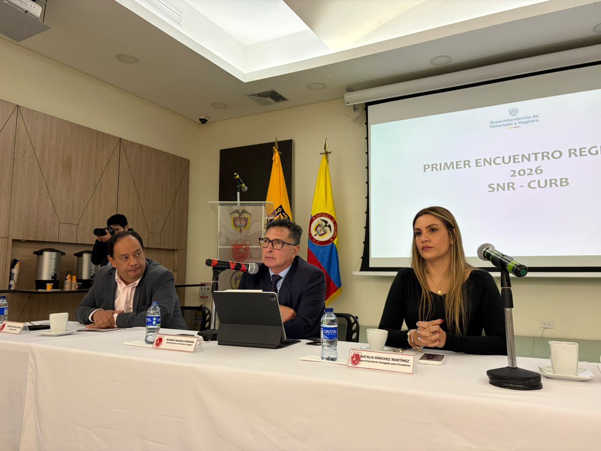 Supernotariado's tweet photo. #CuradoresUrbanos | La @Supernotariado participa, junto al Colegio Nacional de Curadores Urbanos (CNCU), en una jornada de trabajo colaborativa para fortalecer el licenciamiento urbanístico, mediante el intercambio de conocimientos, criterios técnicos y buenas prácticas. 🤝🏙️ https://t.co/dduGuQ7HV3