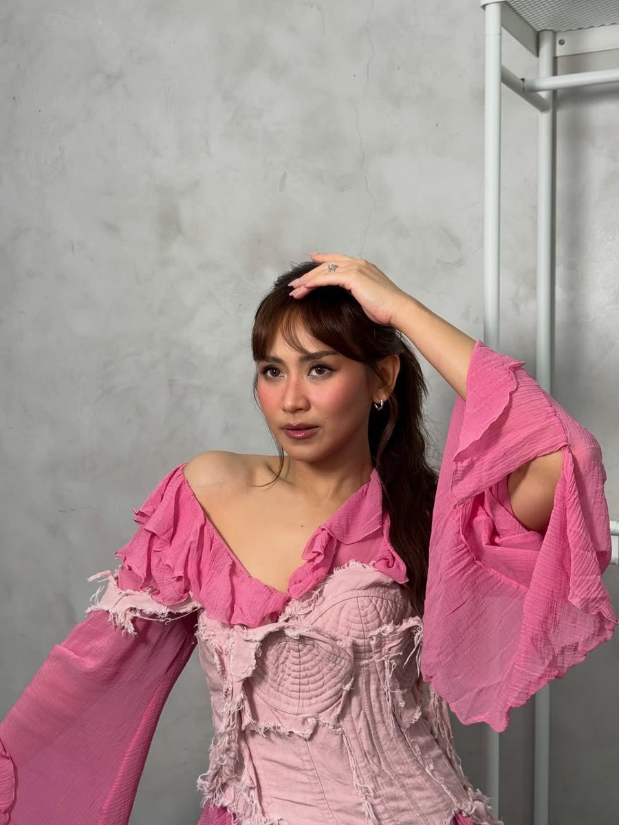 jessel_020's tweet photo. Happy birthday ateeee @JustSarahG! 🥳
May your day filled with God's Grace, Joy, Hope and Happiness! 😊

Mahal na mahal na mahal po kita. You are my One and Only Forever Idol! 🥰

#SarahGDay
#DitoNagSimulaAngLahat
#SarahGeronimo https://t.co/ApJan6DZPJ