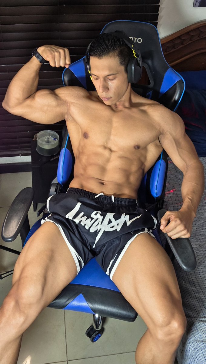 PassionFlexMan's tweet photo. Volviendo al contenido hot por unos años 🥵

https://t.co/aKSOHj8HVe https://t.co/mXQQCj28bA