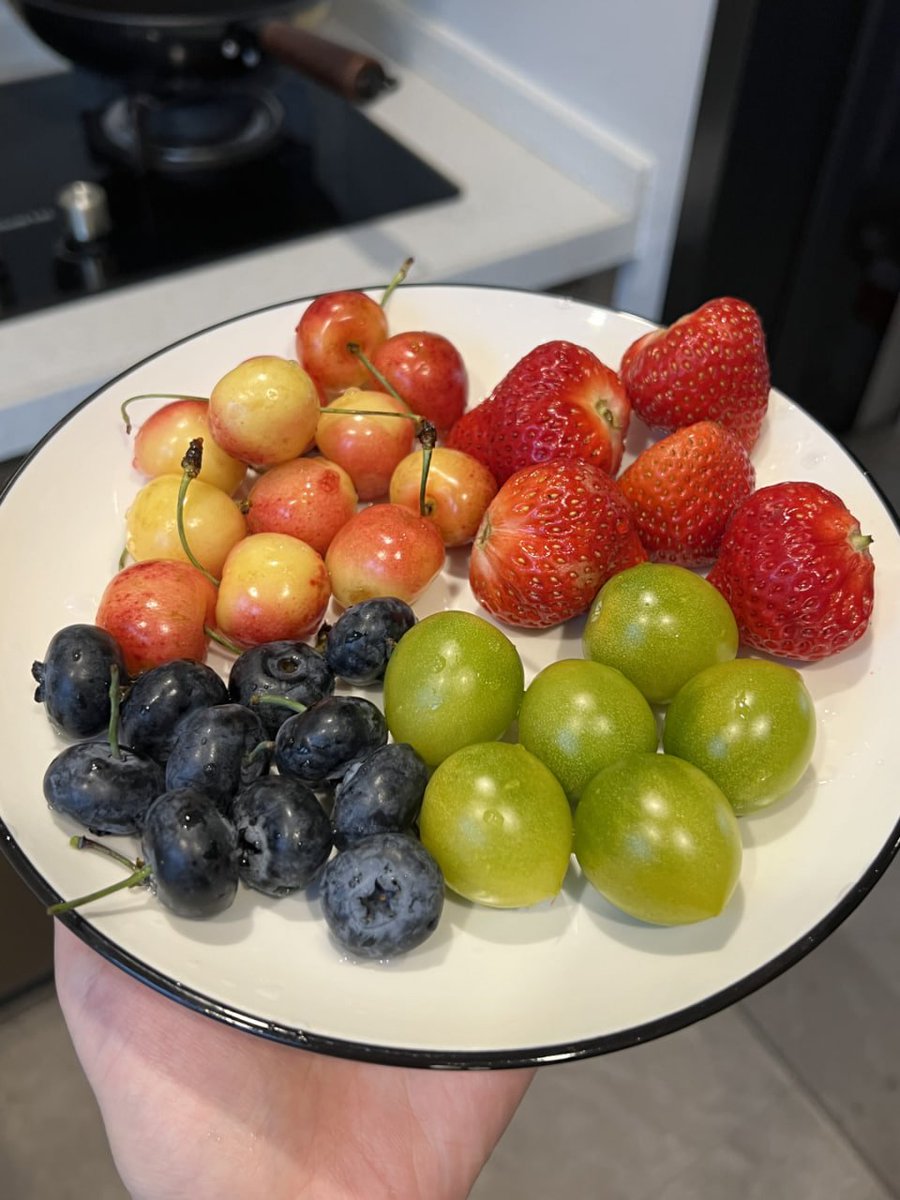 Morena09988275's tweet photo. I will take care of myself with some fruit🌿❤️ https://t.co/0pJLDi21Zj