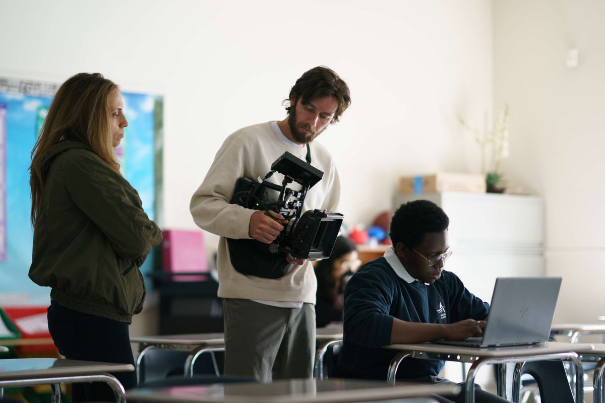 AKFCanada's tweet photo. ...and ACTION! 

Over the past few months, we've been documenting the efforts of youth leaders and global citizenship educators from across Canada. 

Keep an eye out for our conversations with these inspiring leaders, coming soon to a screen near you!

🍁 Supported by @CanadaDev https://t.co/9jNezN2mXx