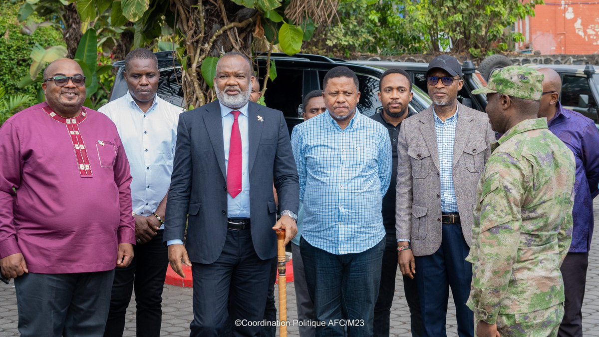 afcongo's tweet photo. L’AFC/M23 appelle tous les cadres politiques à remettre les effets militaires à l’ARC

La Coordination politique de l’Alliance Fleuve Congo/Mouvement du 23 Mars (AFC/M23) a reçu, ce jeudi 24 juillet 2026, les autorités militaires de l’Armée révolutionnaire congolaise (ARC), la branche armée du mouvement.

À l’issue de cette rencontre, la Coordination politique a invité l’ensemble des cadres politiques détenant des effets militaires à les remettre à l’Armée révolutionnaire congolaise (ARC), conformément aux directives en vigueur.

Cette mesure s’inscrit dans le cadre du renforcement de la discipline interne. Elle vise également à garantir une utilisation rigoureuse et contrôlée des effets militaires au sein du mouvement.

Tout contrevenant à cette injonction sera passible de sanction.

DIRCAB/Coordination politique de l'AFC/M23