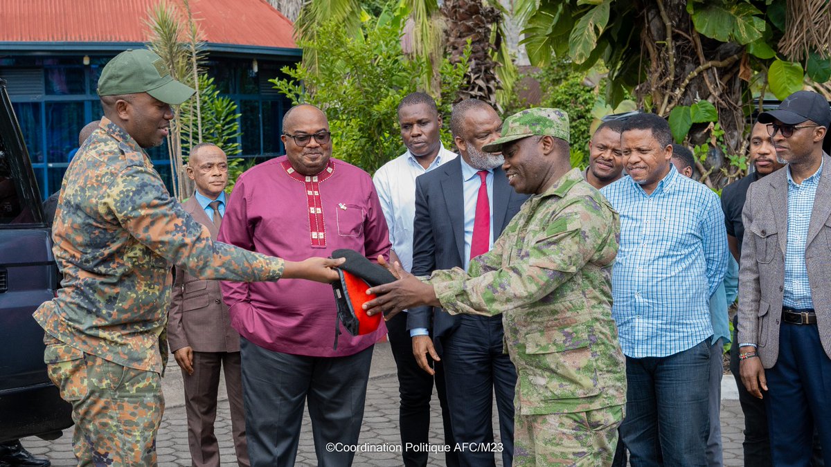 afcongo's tweet photo. L’AFC/M23 appelle tous les cadres politiques à remettre les effets militaires à l’ARC

La Coordination politique de l’Alliance Fleuve Congo/Mouvement du 23 Mars (AFC/M23) a reçu, ce jeudi 24 juillet 2026, les autorités militaires de l’Armée révolutionnaire congolaise (ARC), la branche armée du mouvement.

À l’issue de cette rencontre, la Coordination politique a invité l’ensemble des cadres politiques détenant des effets militaires à les remettre à l’Armée révolutionnaire congolaise (ARC), conformément aux directives en vigueur.

Cette mesure s’inscrit dans le cadre du renforcement de la discipline interne. Elle vise également à garantir une utilisation rigoureuse et contrôlée des effets militaires au sein du mouvement.

Tout contrevenant à cette injonction sera passible de sanction.

DIRCAB/Coordination politique de l'AFC/M23