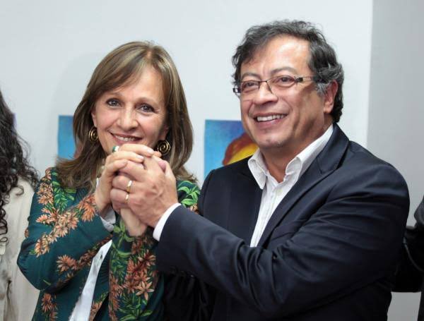 eramiren2021's tweet photo. Renunció a la presidencia de la junta de Ecopetrol la incompetente @angelamrobledo . Ella y Ricardo Roa llevaron la empresa a un estado desastroso

Aunque no será suficiente, ojalá la pongan a pagar con su patrimonio los daños causados https://t.co/NwU0Cjcu9g