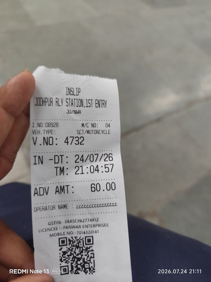 DSRJDEEPAKSINGH's tweet photo. मैंने अपनी बाइक जोधपुरस्टेशन पर पार्किंग मे दी है।मैं 24-48 घंटे मे वापस बाइक ले लूंगा और उन्होंने मुझसे60रूपीयें लिए है, क्या ये नियमो के मुताबिक है क्योंकि मुझे दीगई स्लिप मे या वहा पर कोई रेटचार्ट नही दिखा।कृपाकर संघ्यान् ले। @DRMJodhpurNWR @NWRailways @rpfnwrju @RailMinIndia https://t.co/Uv7CEjVr3g