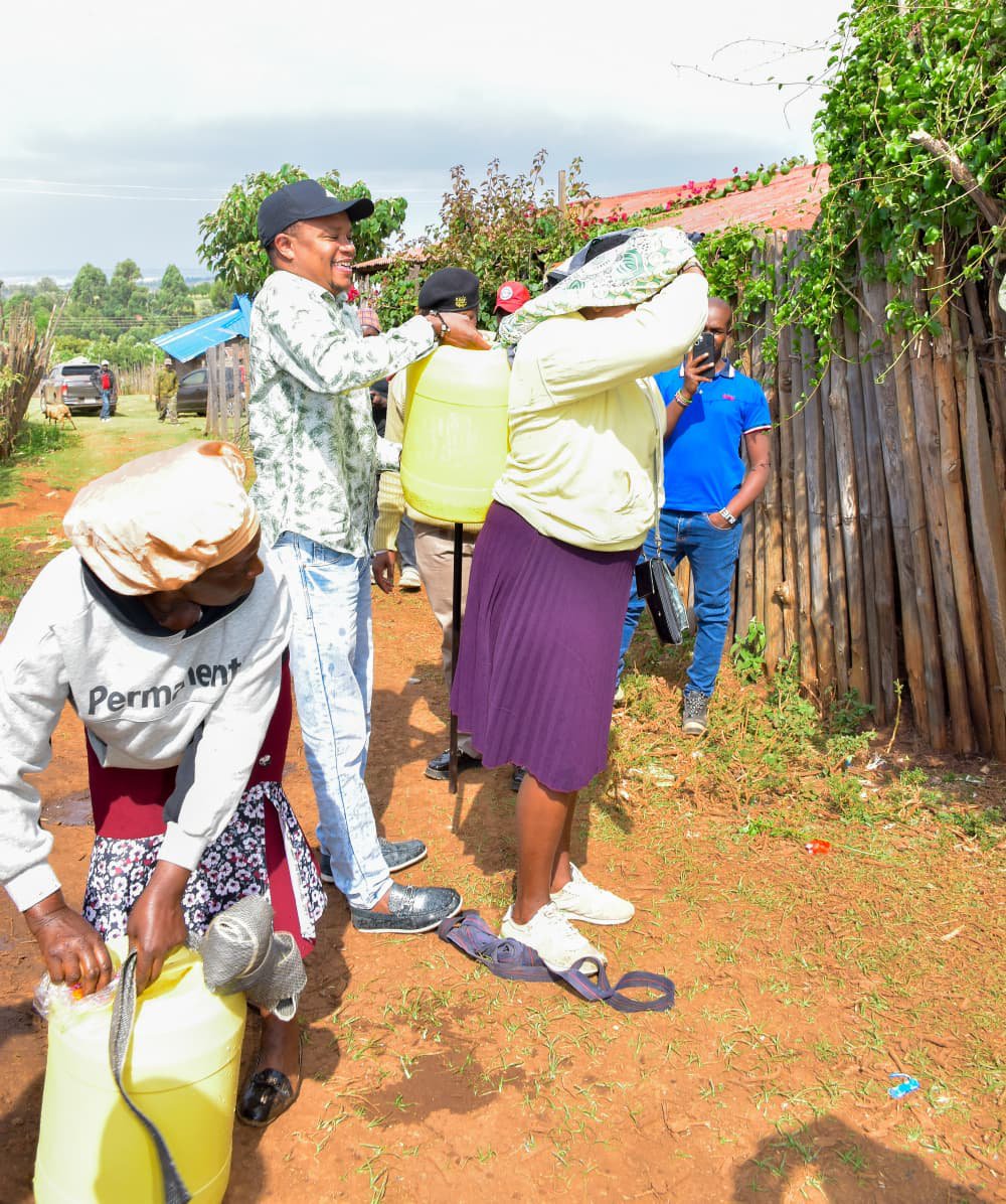 Sirokumu_'s tweet photo. Development is most meaningful when communities experience real change. Clean water projects and a modern science laboratory are empowering Molo residents with better health, quality education and greater opportunities for growth. #KKSeason3loading #MoloNiMaendeleo. https://t.co/v0Us0C4tVj